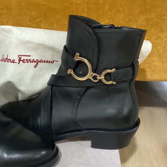 Women's FERRAGAMO Shadi buckle boots sz 8.5 - Picture 3 of 8